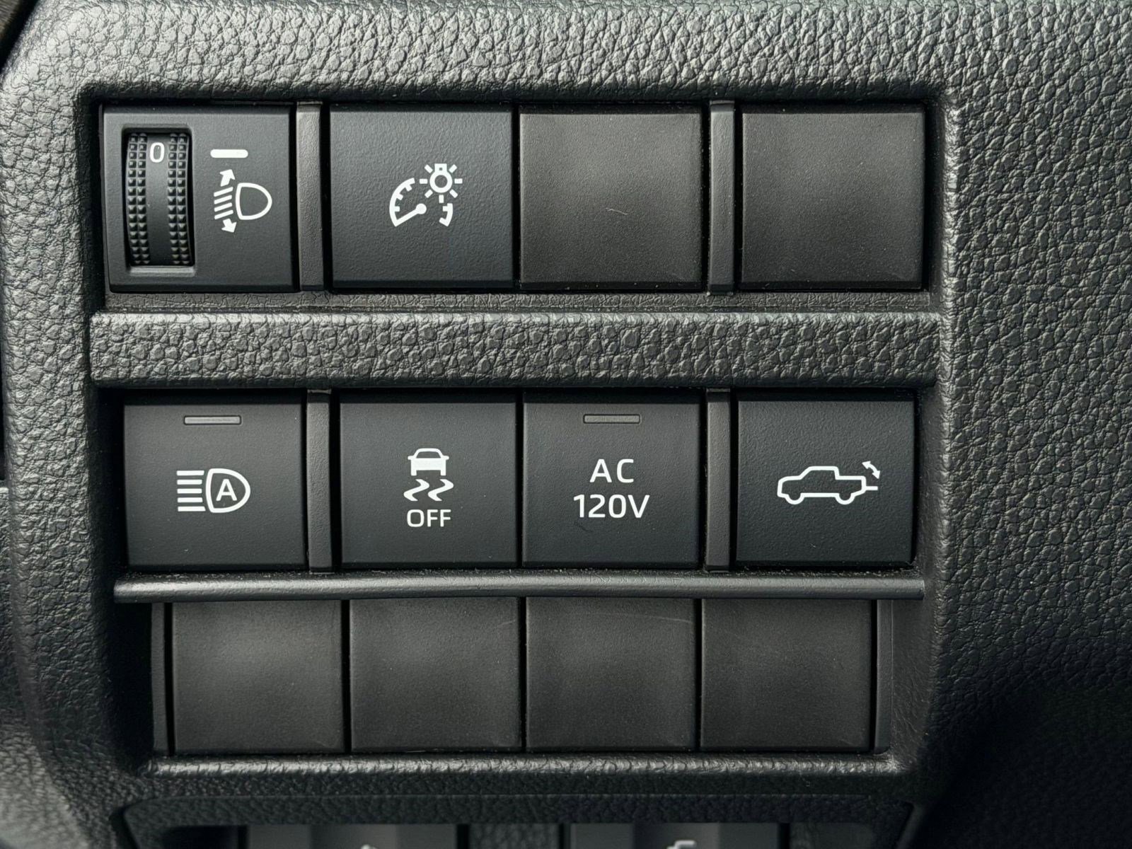 Used 2025 Toyota Tacoma Limited AWD/4WD image 39