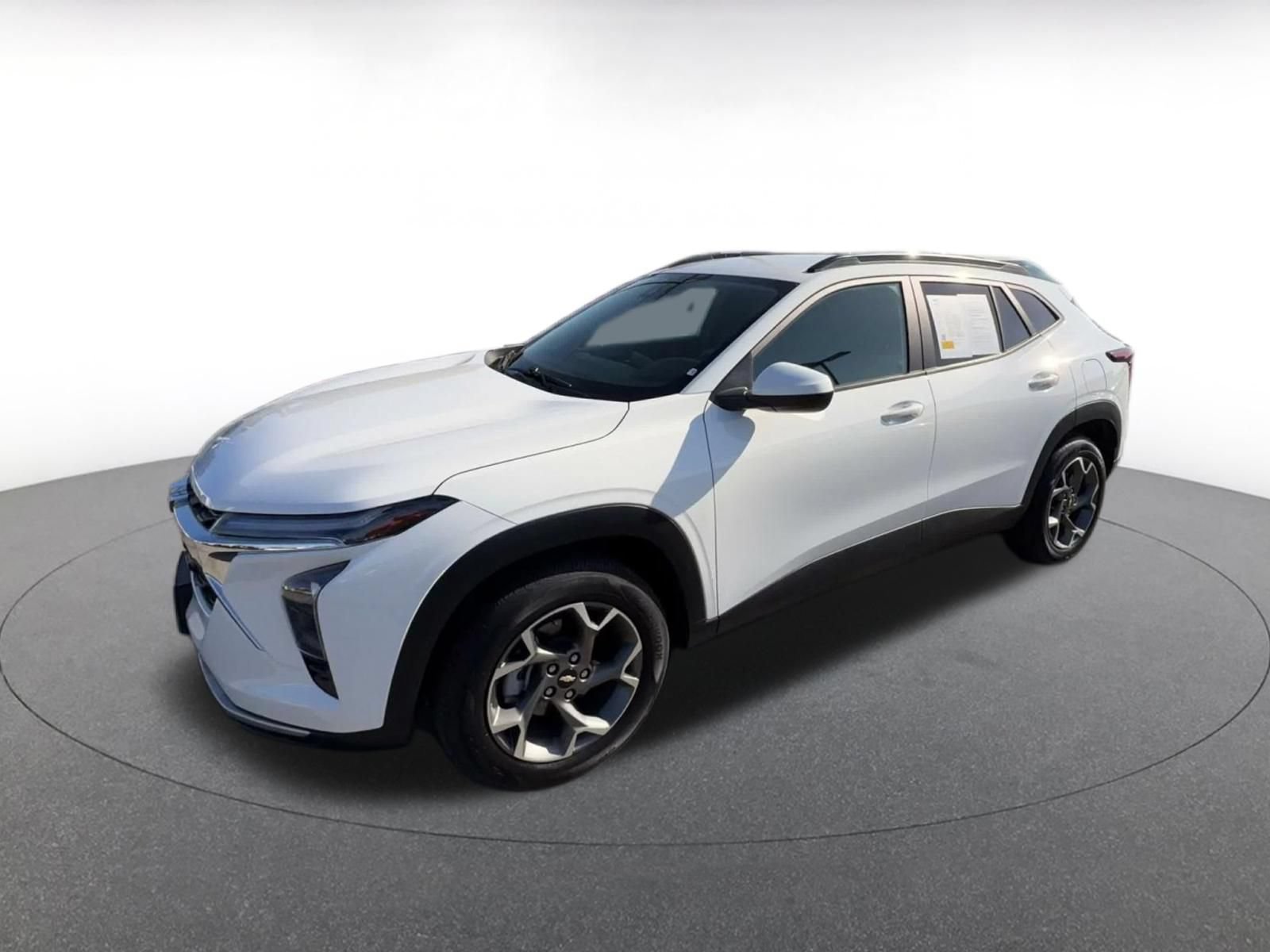 Used 2025 Chevrolet Trax LT FWD image 7
