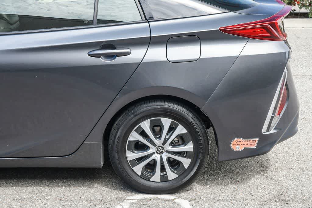 Used 2020 Toyota Prius Prime XLE FWD image 11