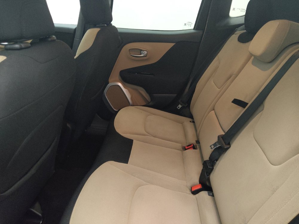 Used 2015 Jeep Renegade Latitude w/ Popular Equipment Group AWD/4WD image 18