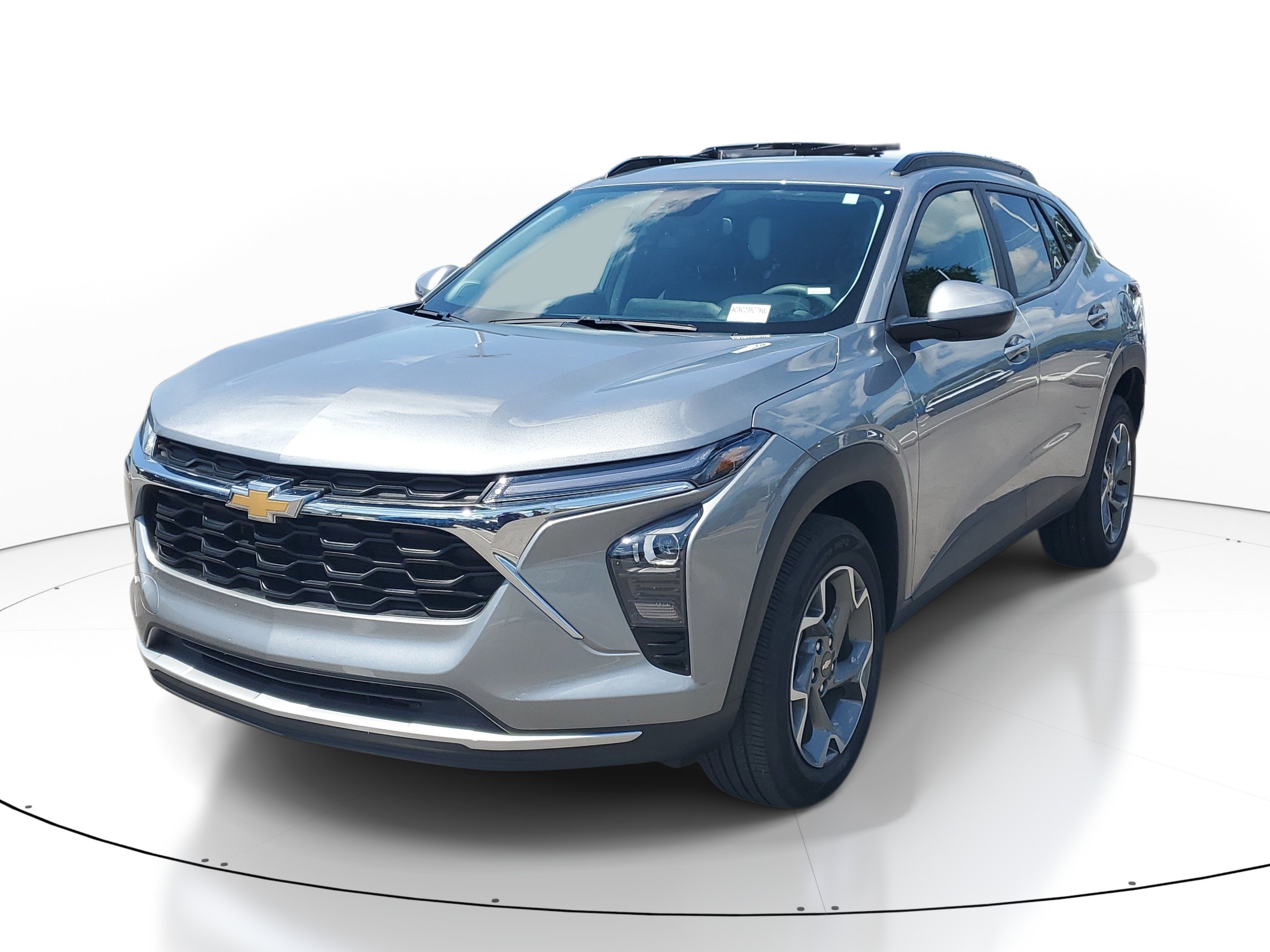 Used 2025 Chevrolet Trax LT FWD image 4