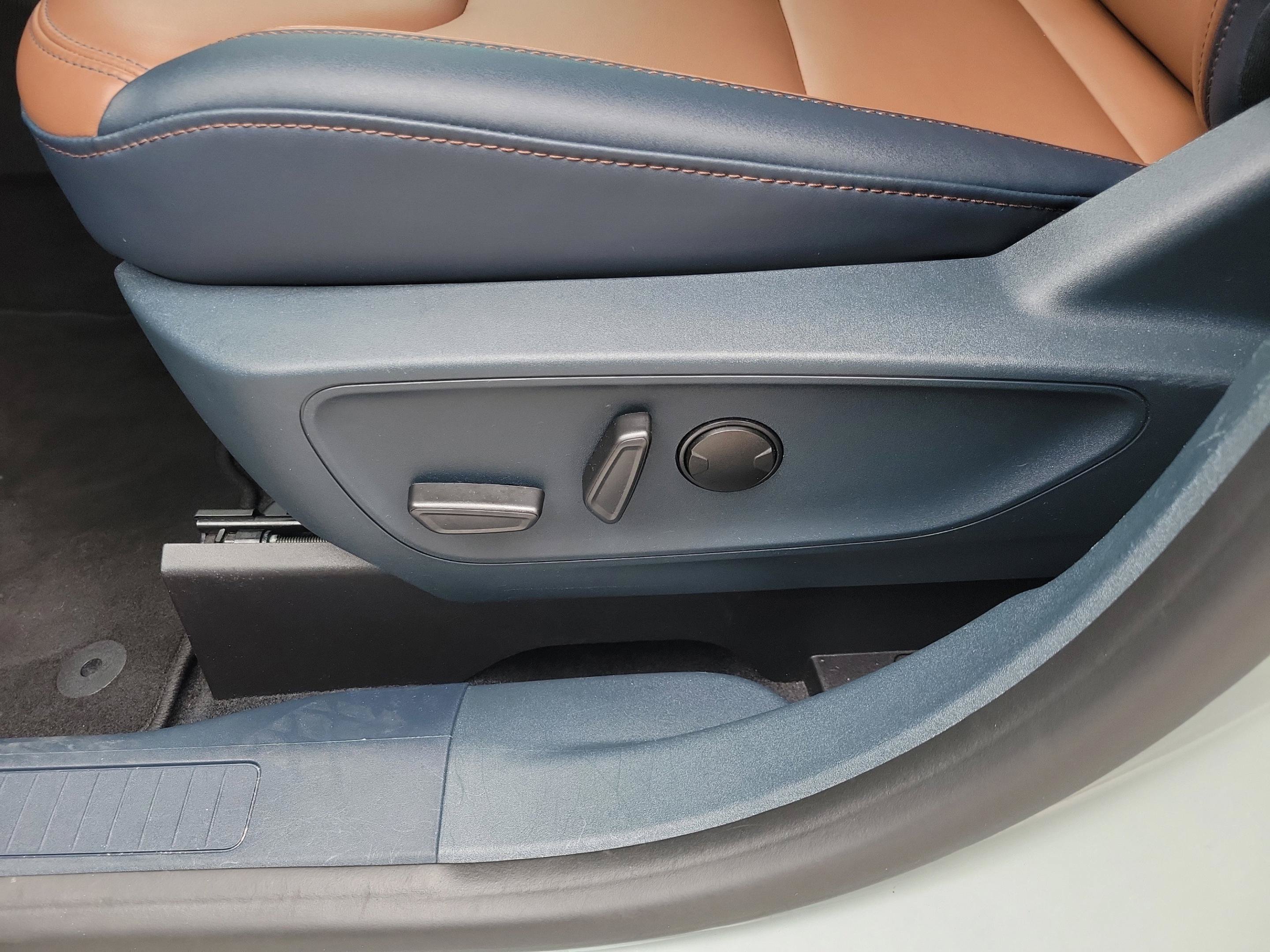 Certified 2024 Ford Maverick Lariat FWD image 18