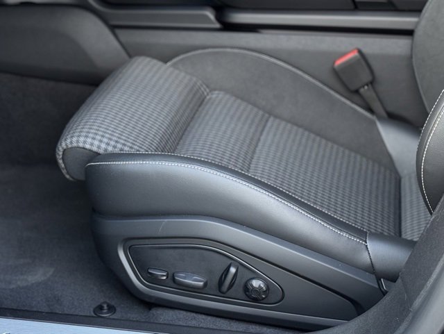 New 2025 Porsche Taycan 4S image 26