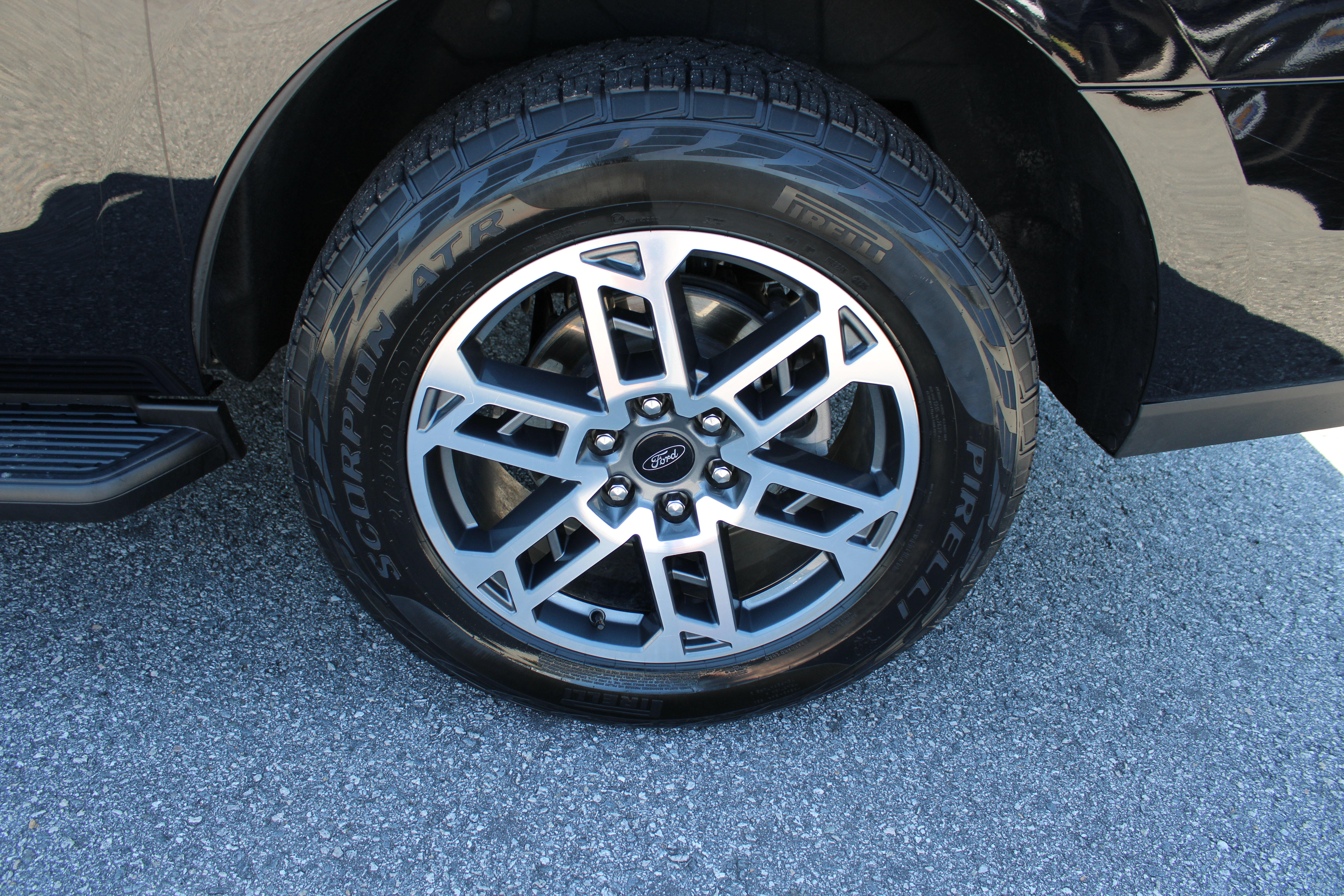 Used 2025 Ford Expedition Active AWD/4WD image 9