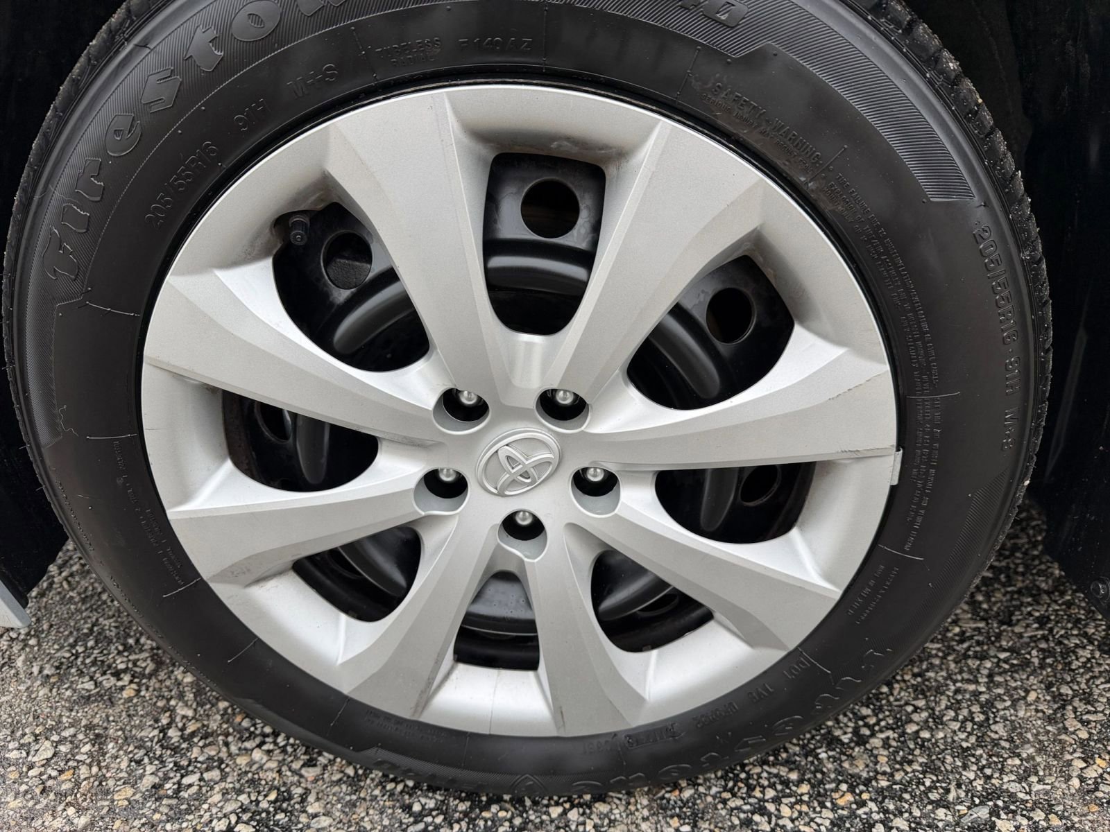 Used 2025 Toyota Corolla LE image 29