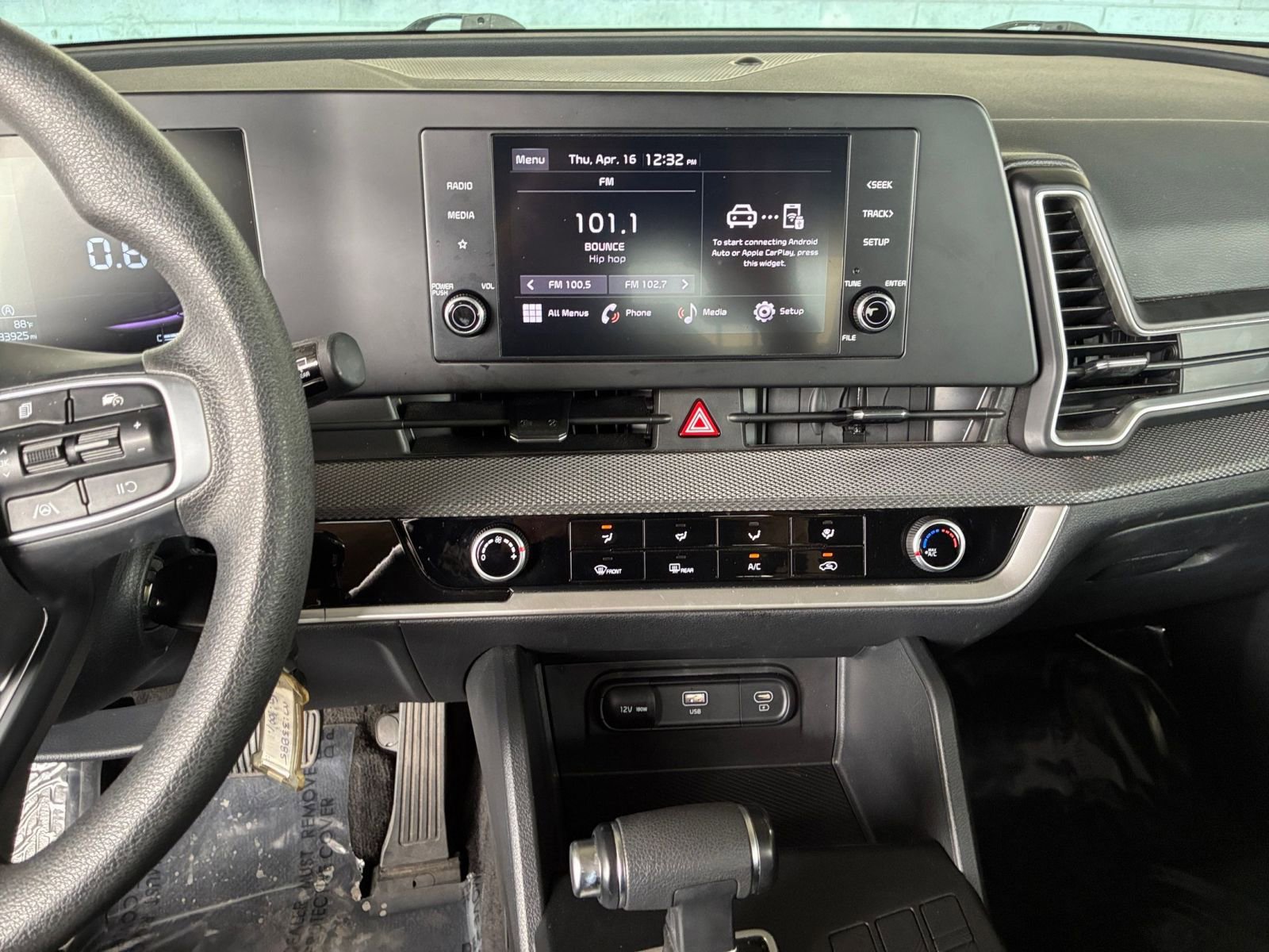 Used 2025 Kia Sportage LX image 17