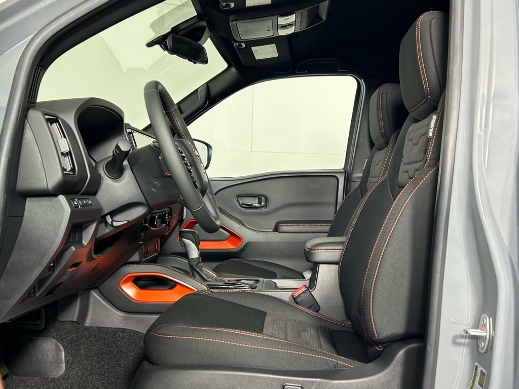 Used 2025 Nissan Frontier PRO-4X image 31