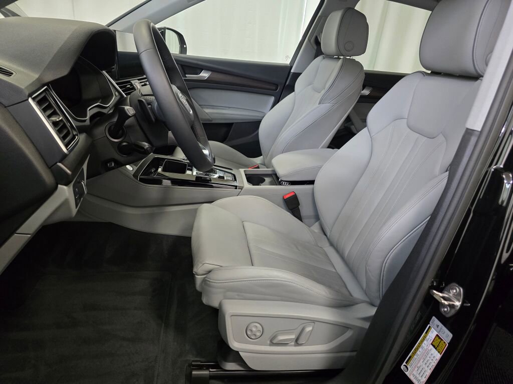 Certified 2025 Audi Q5 2.0T Premium Plus w/ Premium Plus Package image 13