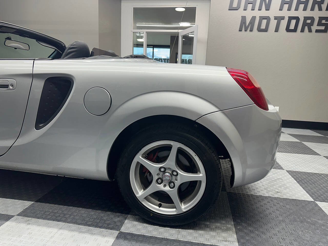 Used 2001 Toyota MR2 RWD image 13