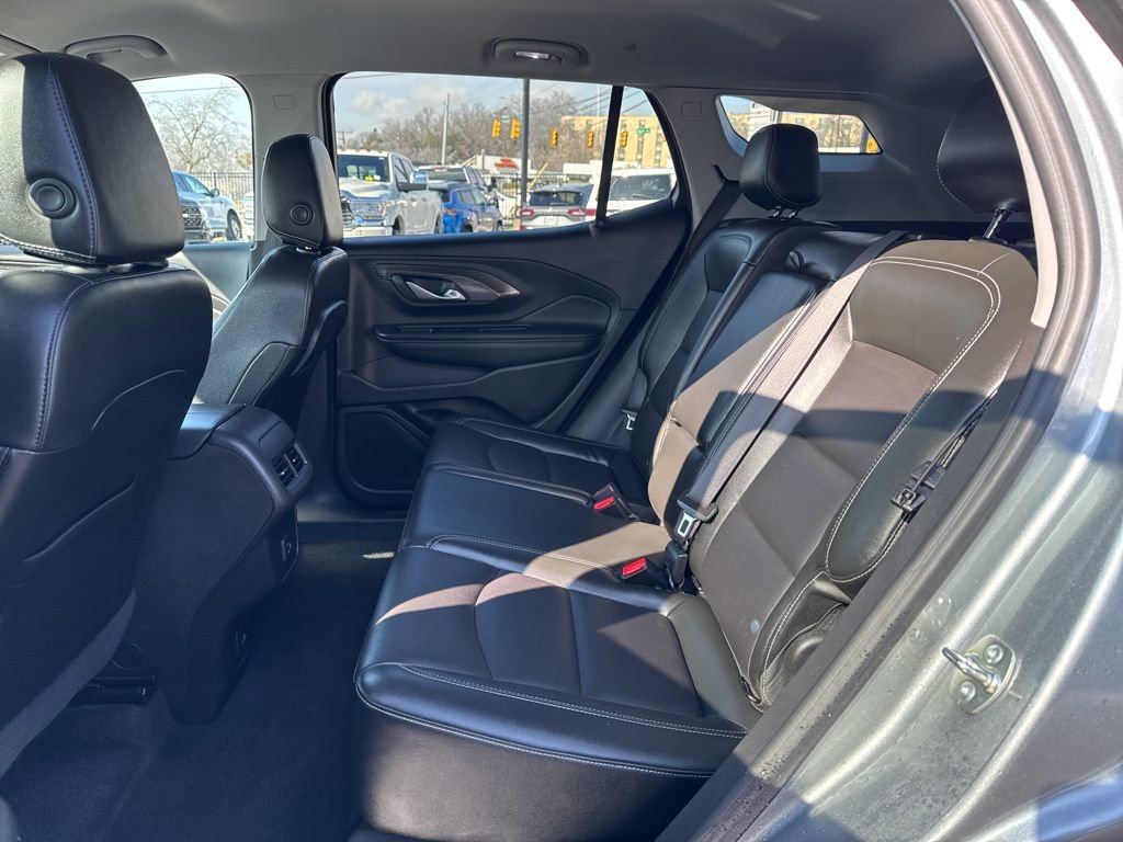 Used 2024 GMC Terrain SLT image 33