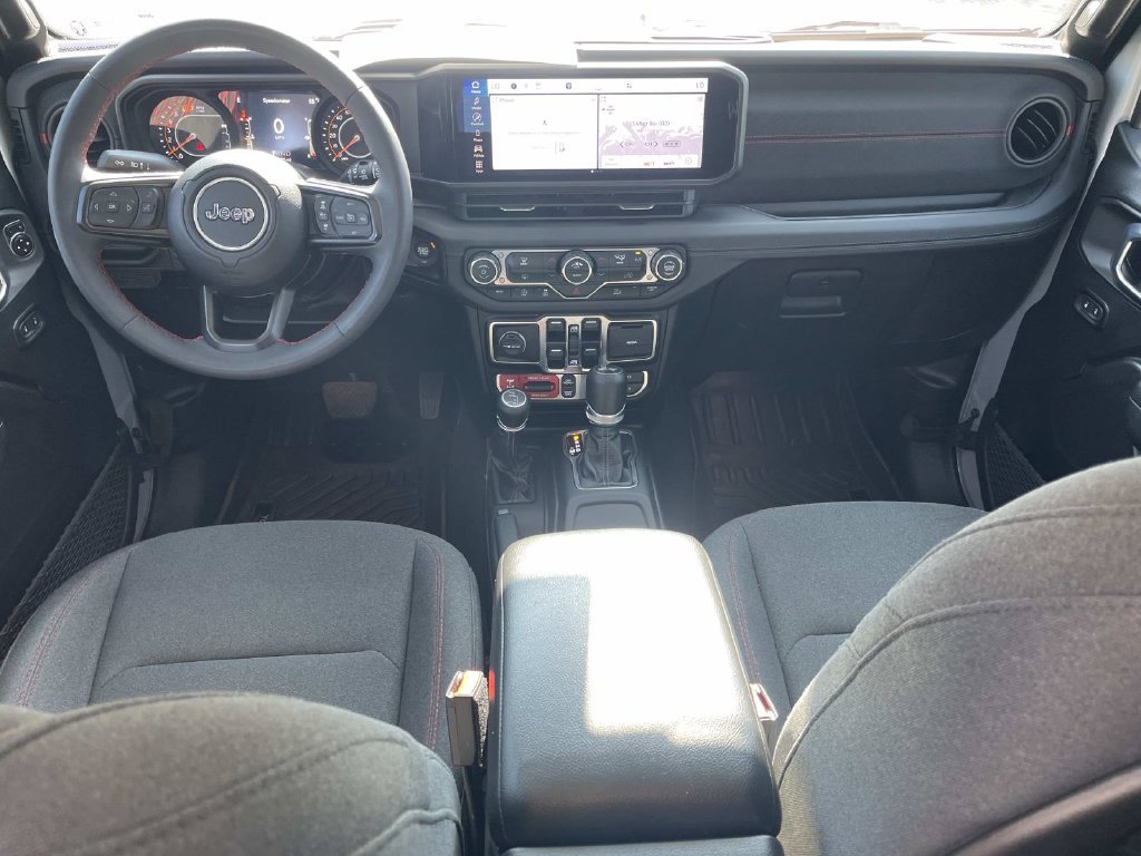Used 2024 Jeep Wrangler Unlimited Rubicon AWD/4WD image 16