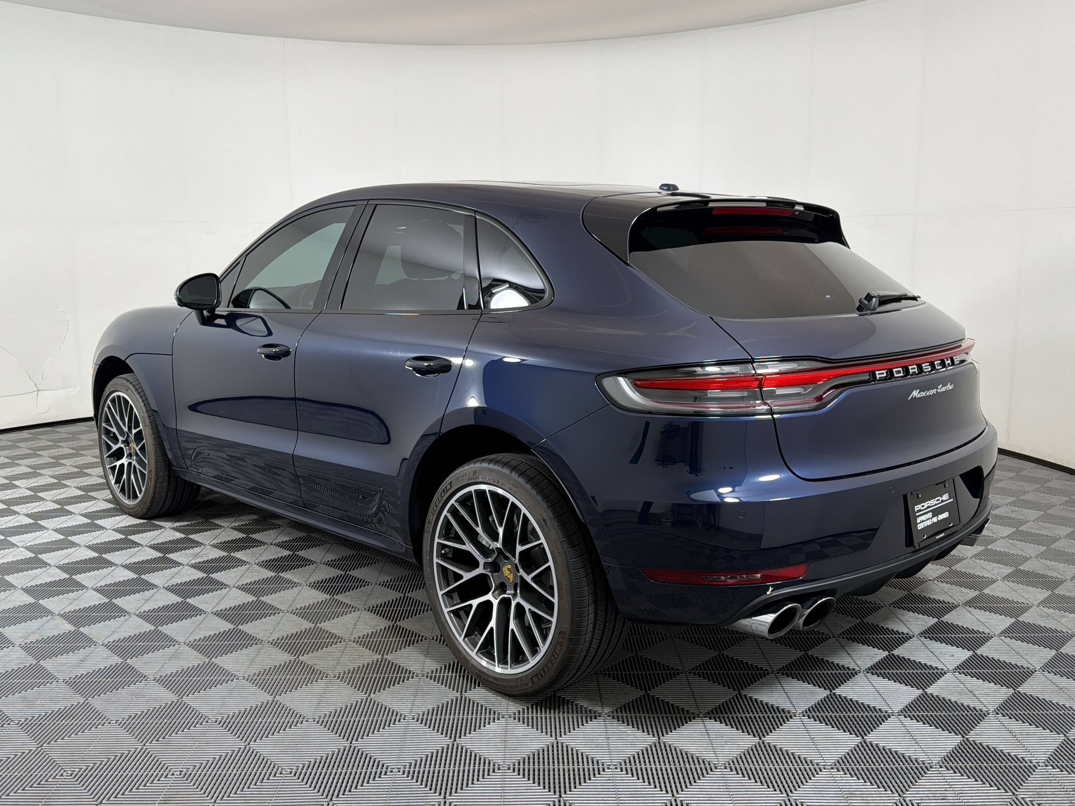 Certified 2020 Porsche Macan Turbo AWD/4WD image 3