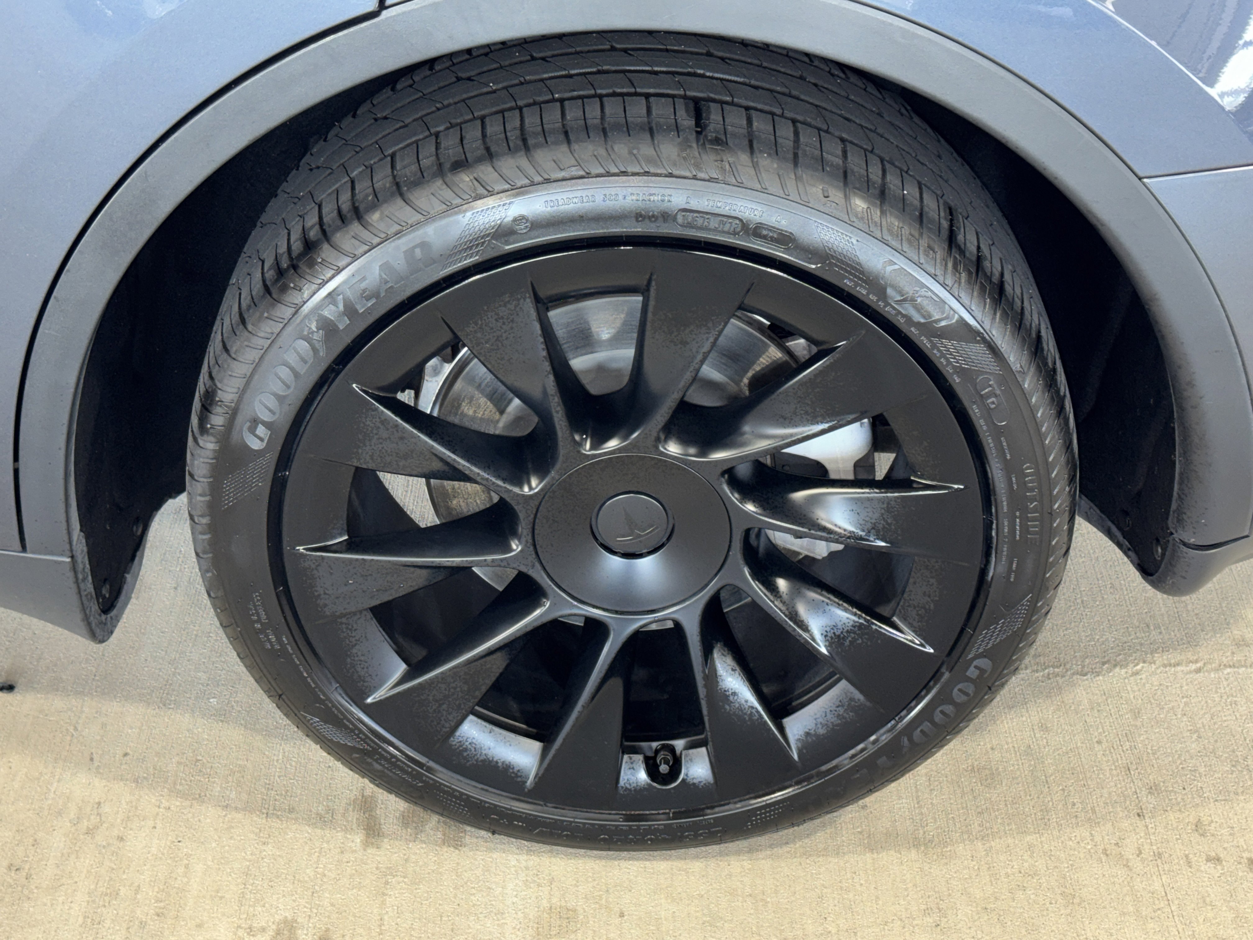 Used 2022 Tesla Model Y Long Range image 34