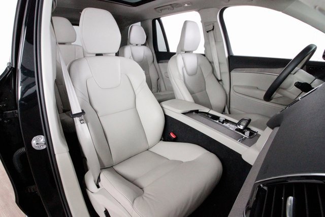 Certified 2024 Volvo XC90 B6 Plus image 19