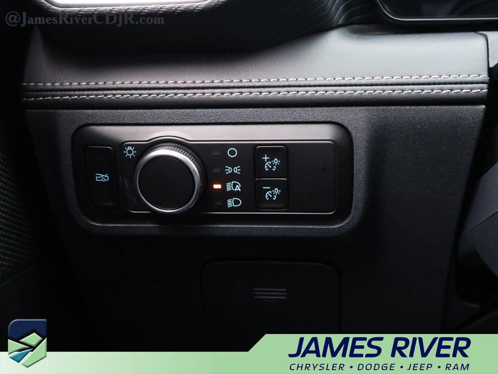 Used 2025 Ford Mustang Premium image 25