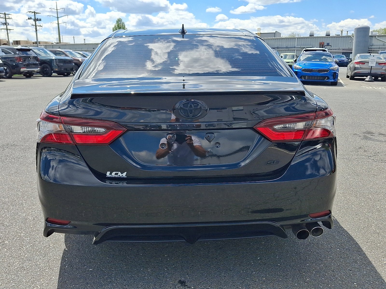 Used 2023 Toyota Camry SE FWD video 5