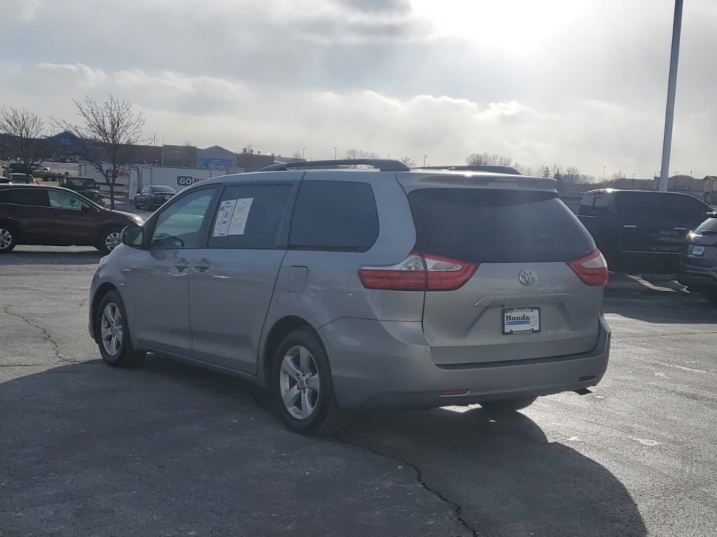 Used 2015 Toyota Sienna LE image 5