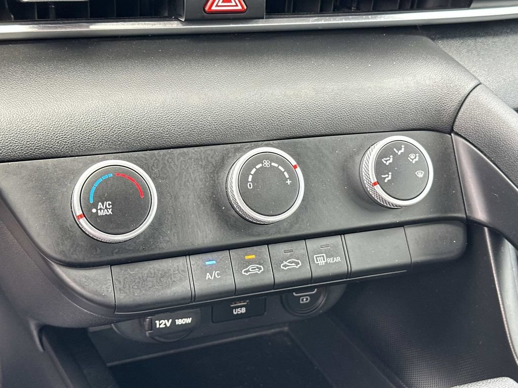 Used 2023 Hyundai Elantra SE FWD image 14