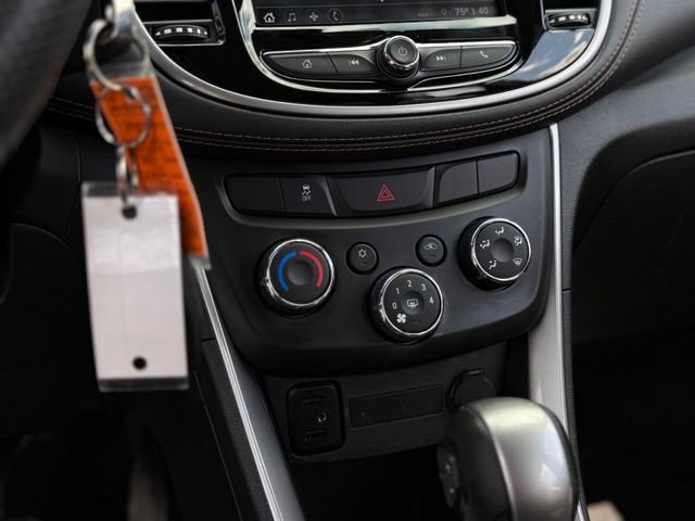 Used 2022 Chevrolet Trax LT AWD/4WD image 22