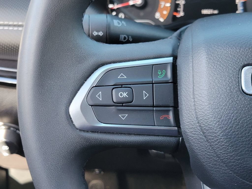 Used 2023 Jeep Compass Latitude AWD/4WD image 5