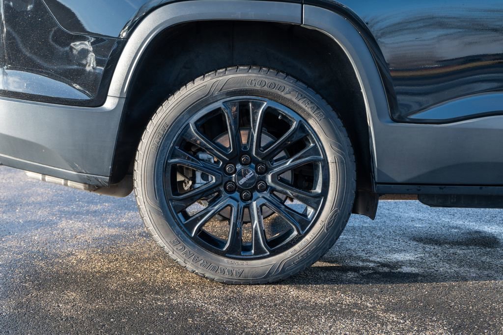 Used 2023 GMC Acadia SLE w/ Driver Convenience Package image 10