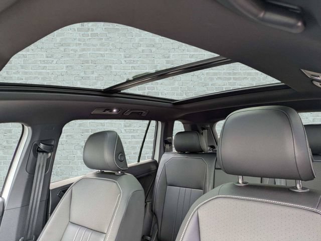Certified 2023 Volkswagen Tiguan SE R-Line FWD image 23