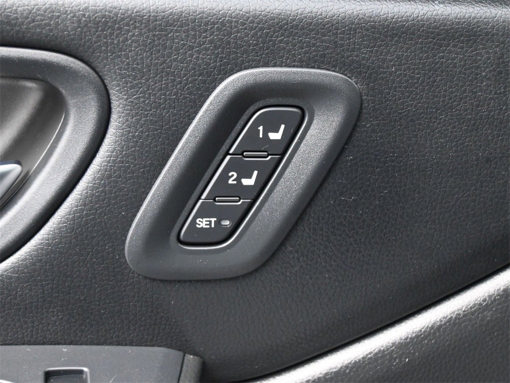 Used 2025 Honda Pilot Touring image 5