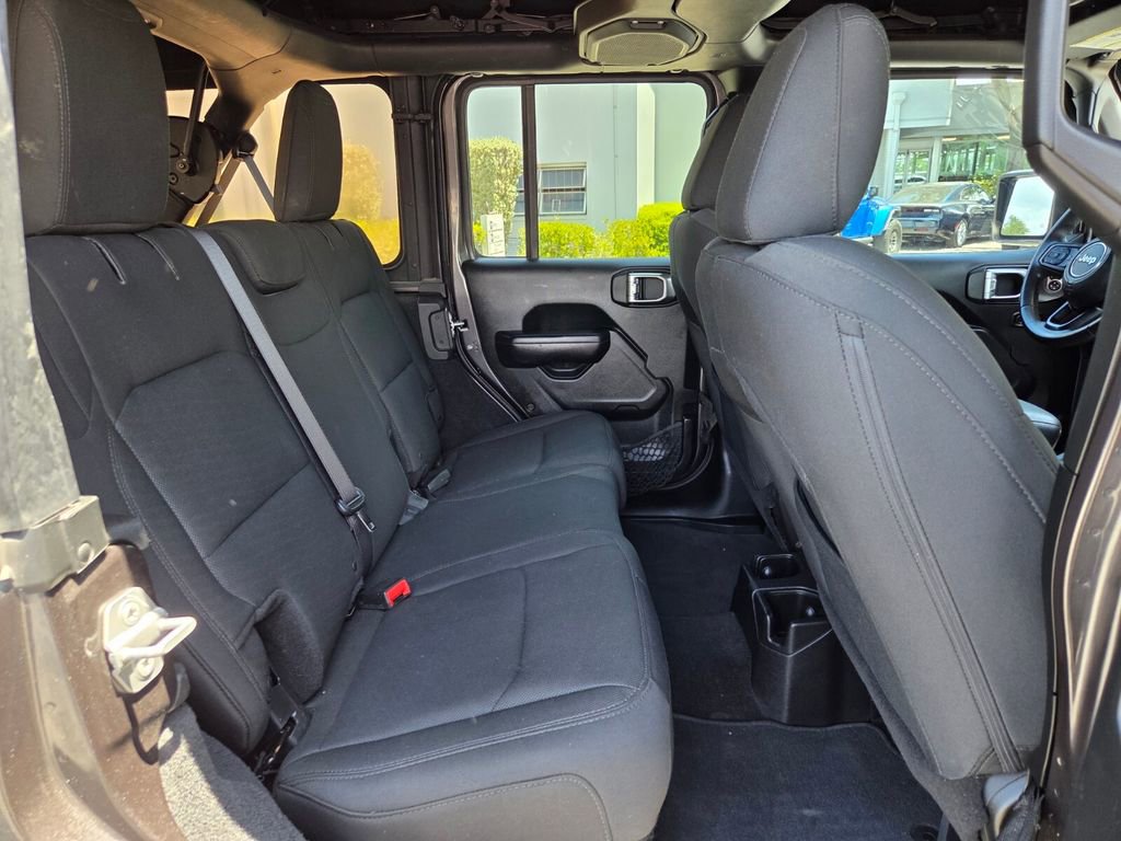Used 2018 Jeep Wrangler Unlimited Sport S AWD/4WD image 16