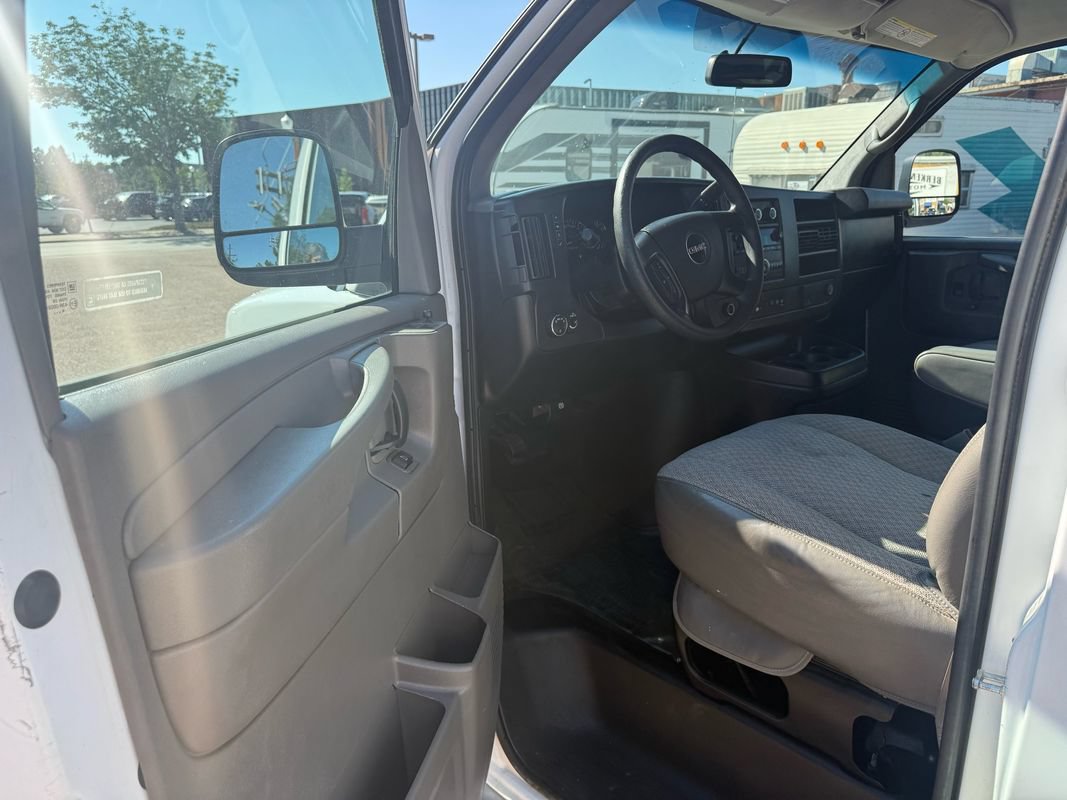 Used 2015 GMC Savana 2500 LT w/ LT Preferred Equipment Group RWD image 12