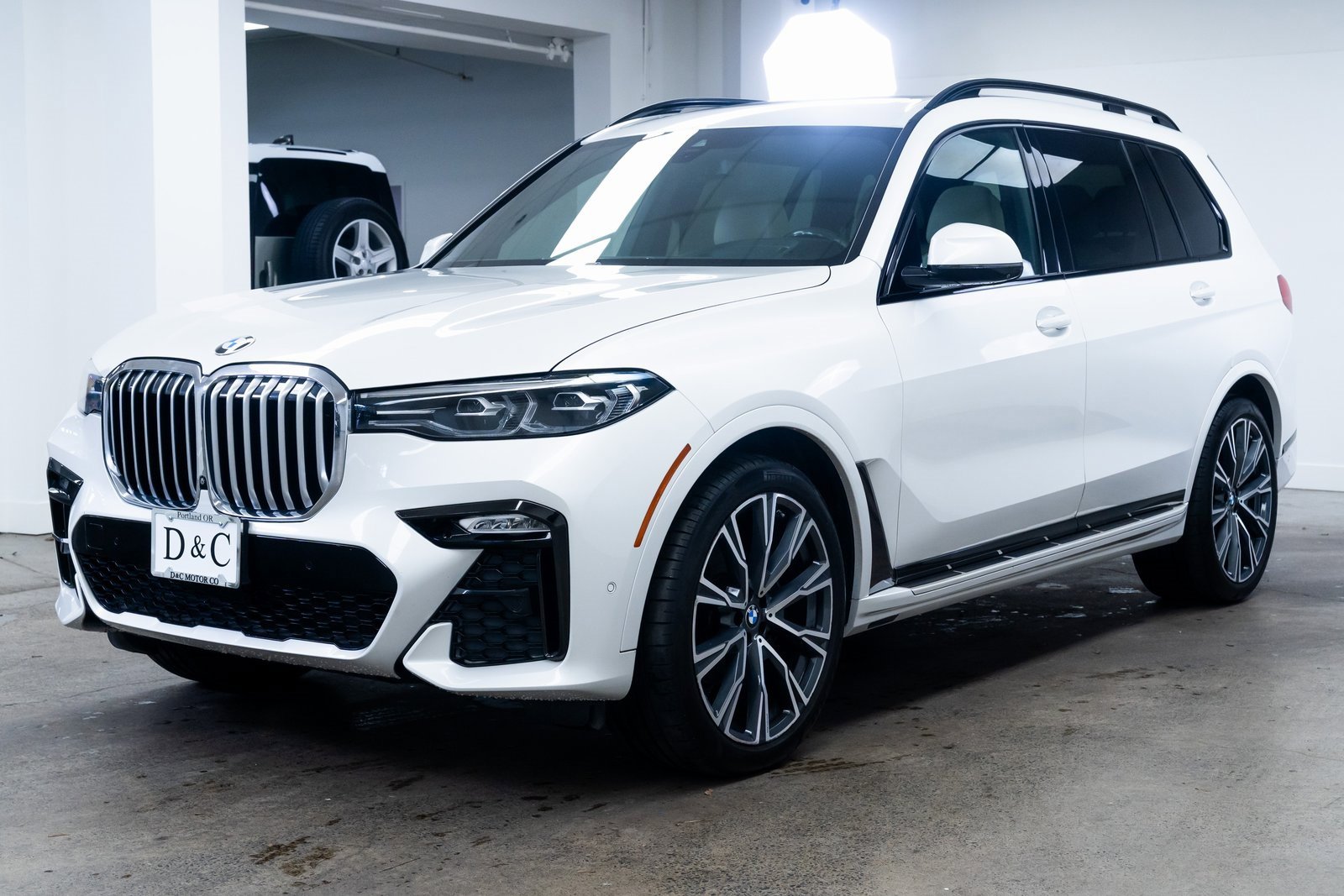 Used 2021 BMW X7 xDrive40i w/ M Sport Package image 3