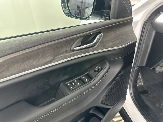 New 2026 Jeep Grand Cherokee Altitude AWD/4WD image 17