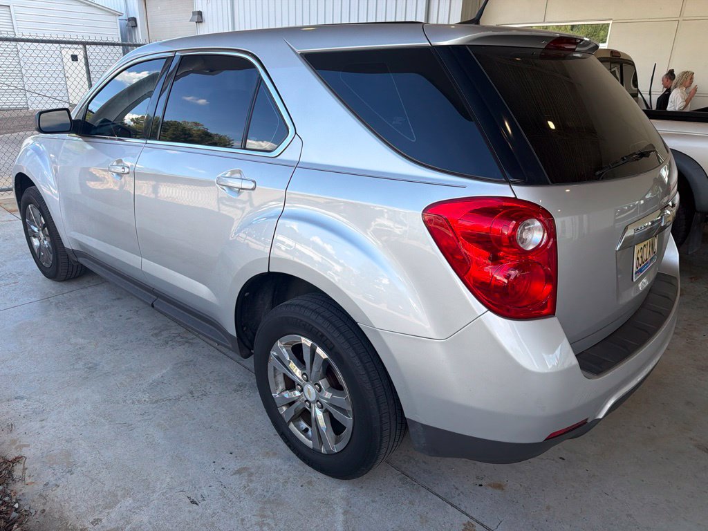 Used 2011 Chevrolet Equinox LS FWD image 2