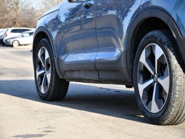 Certified 2025 Volvo XC40 B5 Plus AWD/4WD image 9
