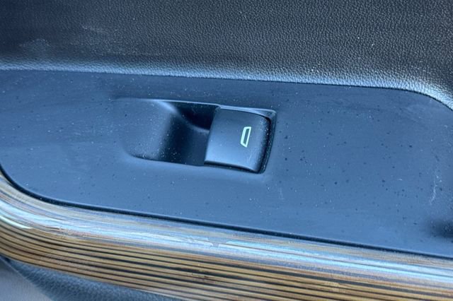 Used 2023 GMC Acadia SLE image 23