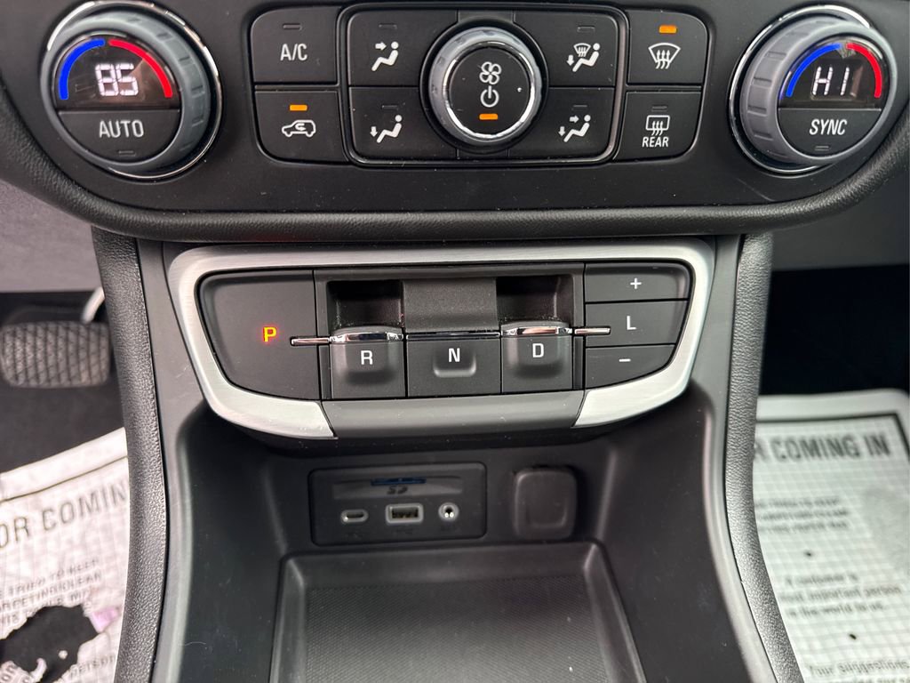 Used 2022 GMC Terrain SLT image 31