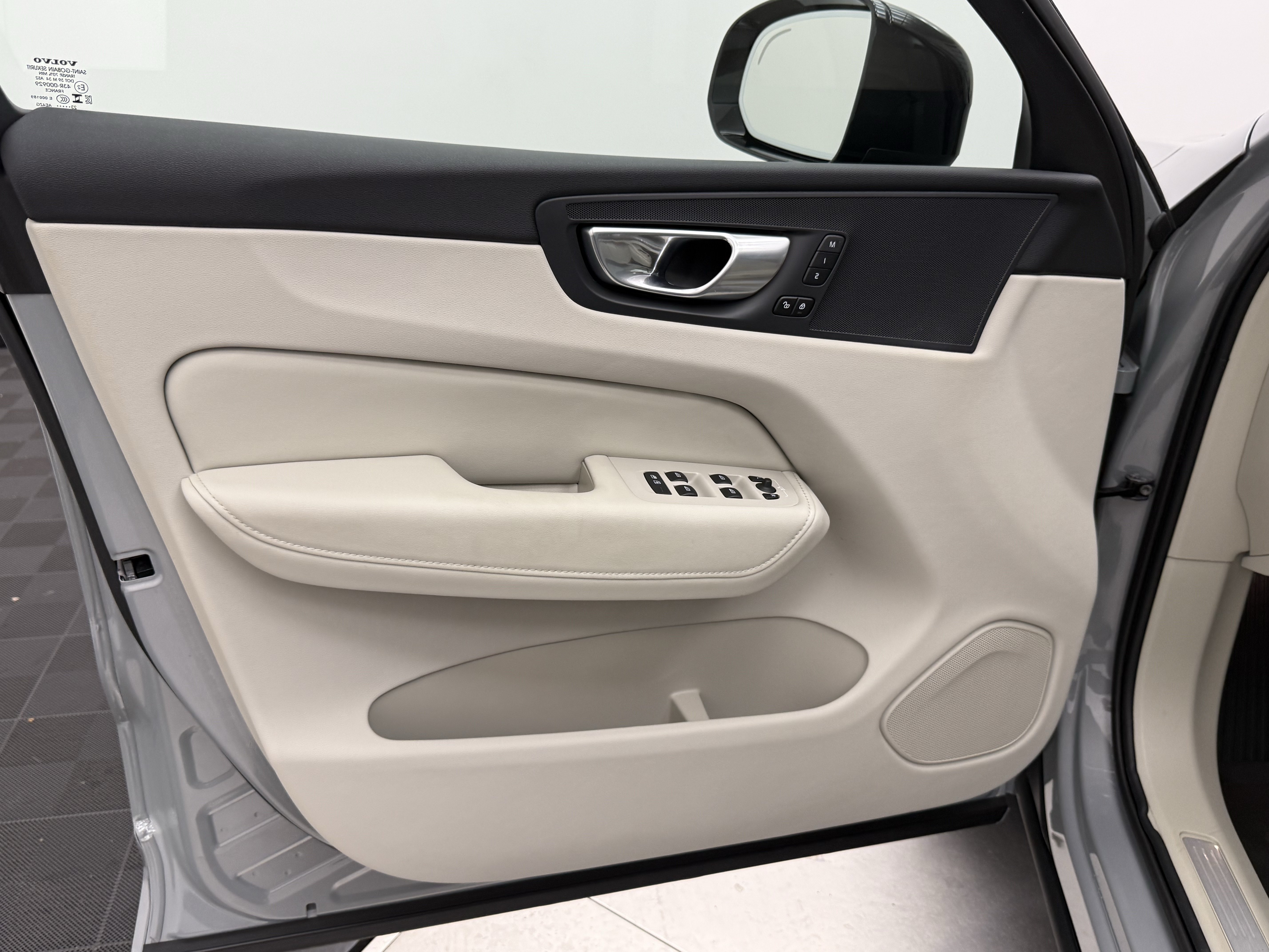 Certified 2024 Volvo XC60 B5 Plus w/ Protection Package AWD/4WD image 10