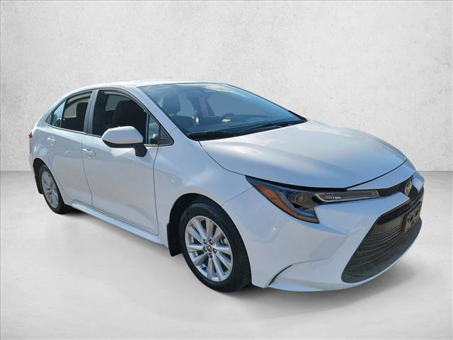 Used 2025 Toyota Corolla LE image 3