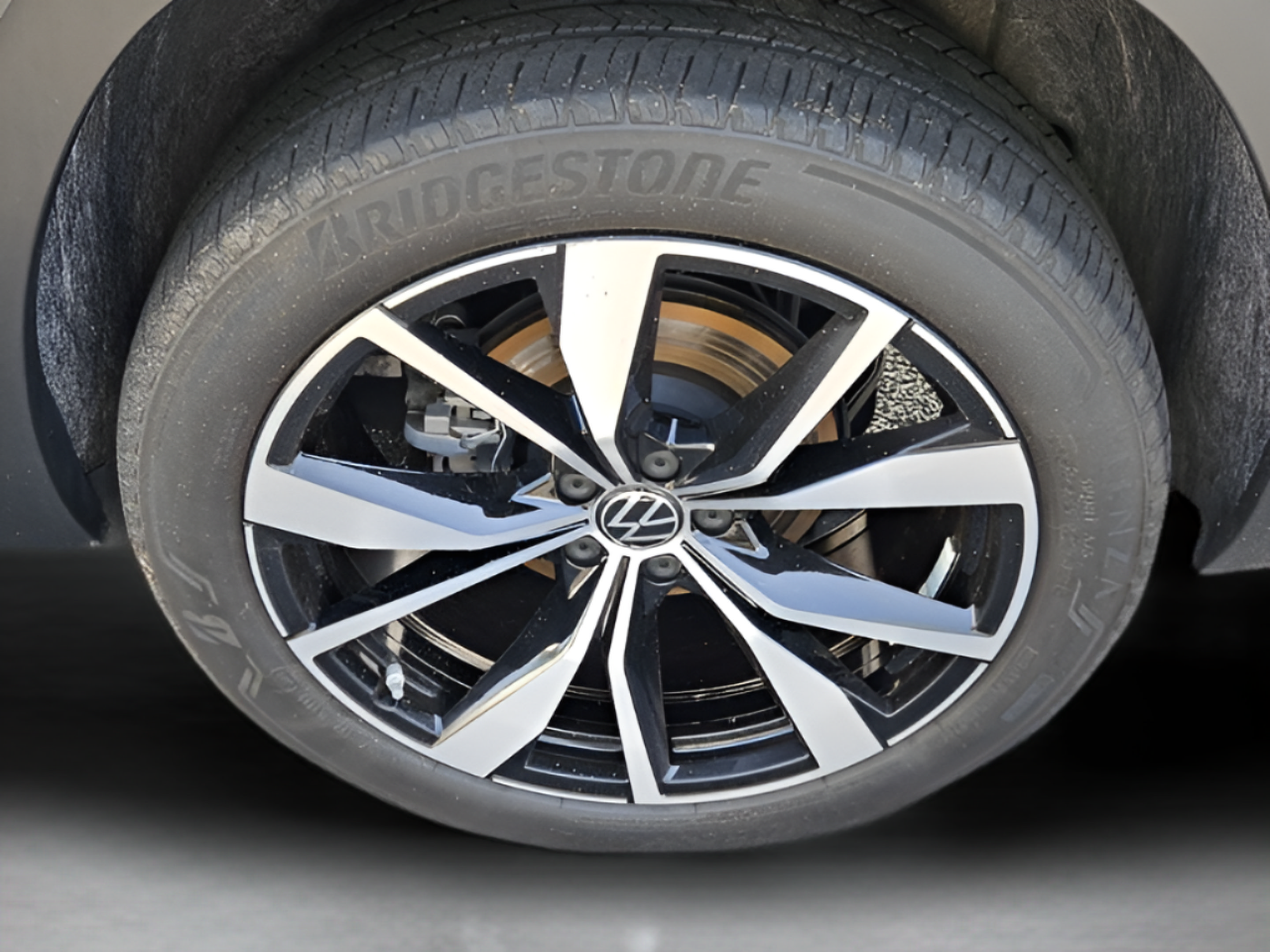 Used 2024 Volkswagen Atlas SEL Premium R-Line AWD/4WD image 31