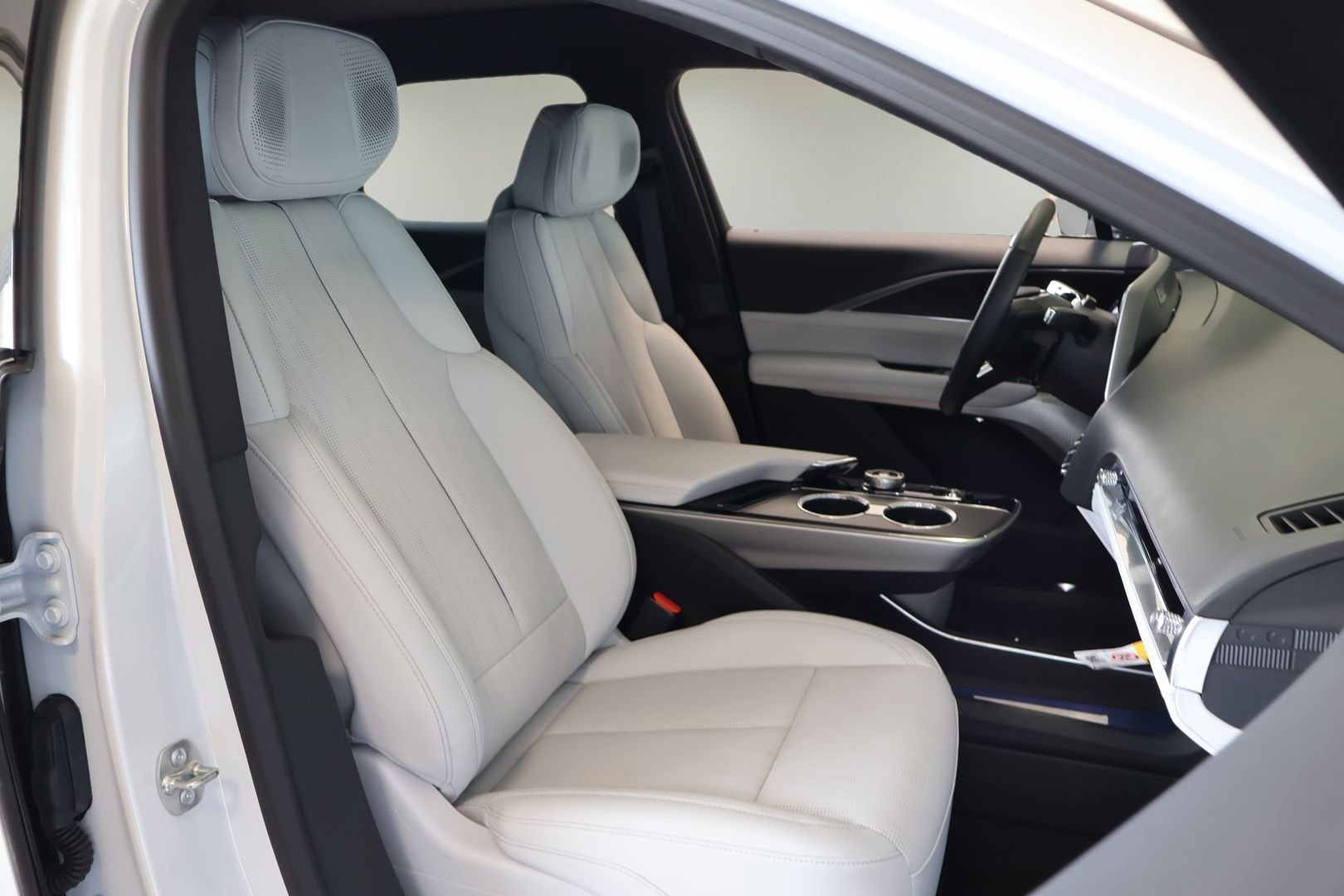 Used 2024 Cadillac Lyriq Sport RWD image 20