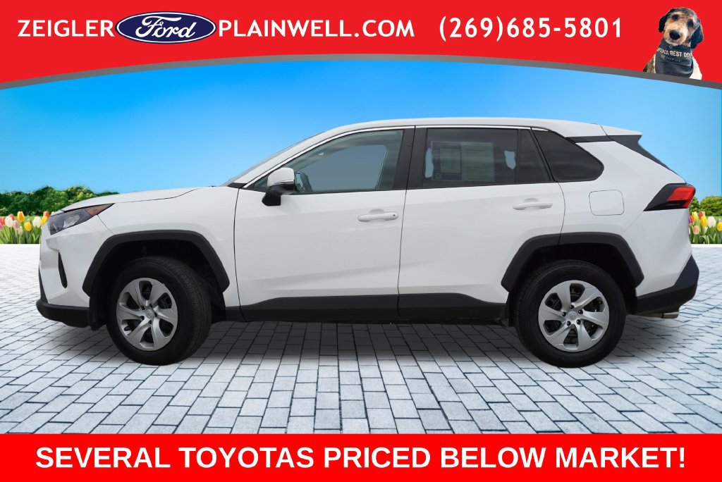 Used 2022 Toyota RAV4 LE AWD/4WD image 2