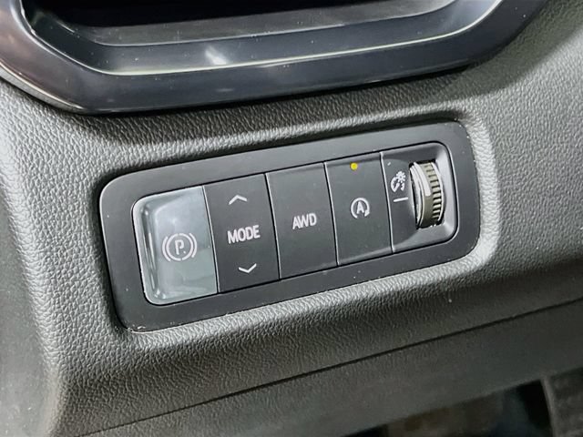 Used 2025 GMC Acadia AT4 w/ Luxury Package AWD/4WD image 10