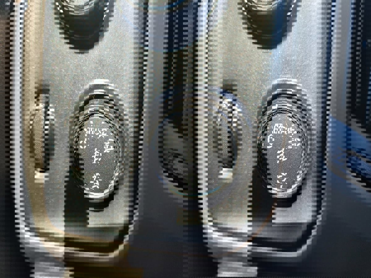 Used 2015 GMC Sierra 3500 Denali w/ Duramax Plus Package image 23