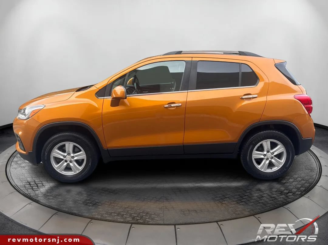 Used 2017 Chevrolet Trax LT w/ LT Convenience Package AWD/4WD image 2