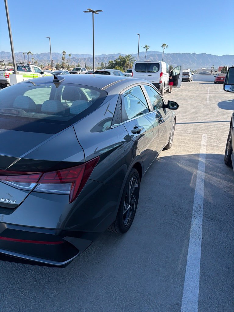 Used 2025 Hyundai Elantra Limited FWD image 5