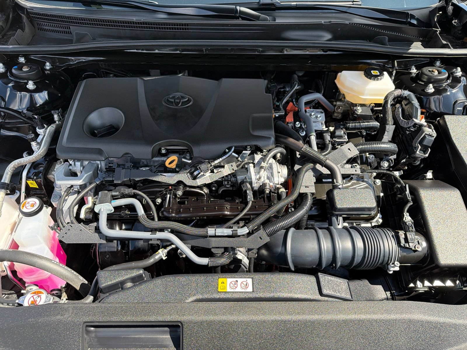 Used 2025 Toyota Camry SE FWD image 11