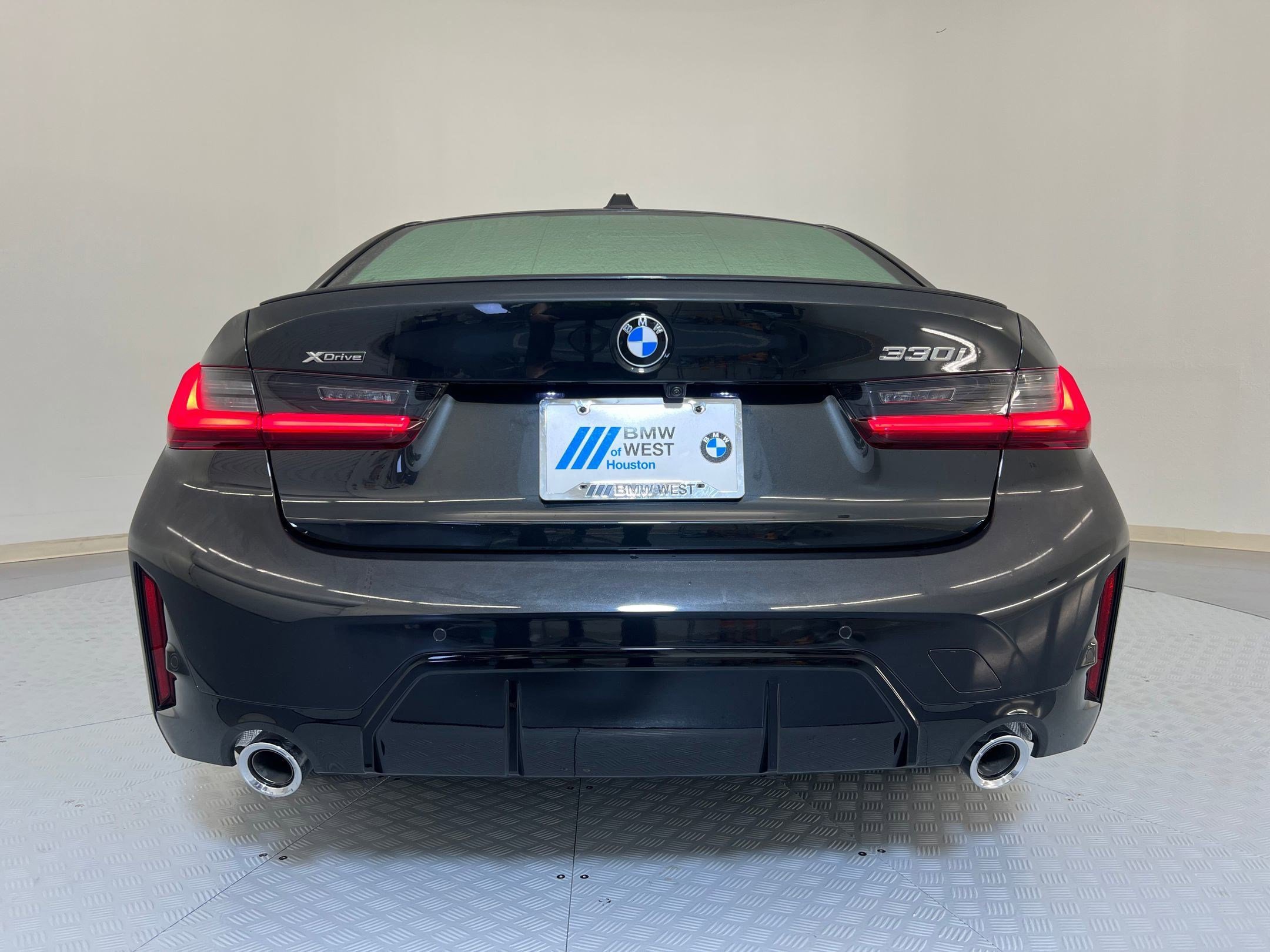 Used 2025 BMW 330i xDrive Sedan w/ M Sport Package AWD/4WD image 9