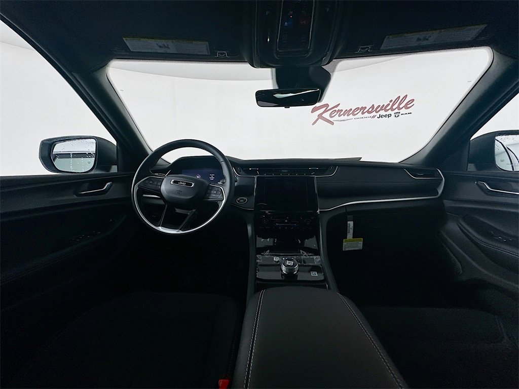 New 2025 Jeep Grand Cherokee Laredo X w/ Luxury Tech Group I image 9