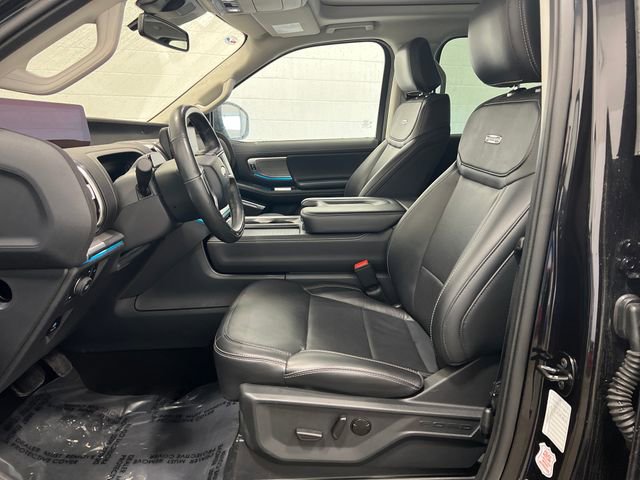 Used 2025 Ford Expedition Platinum image 9