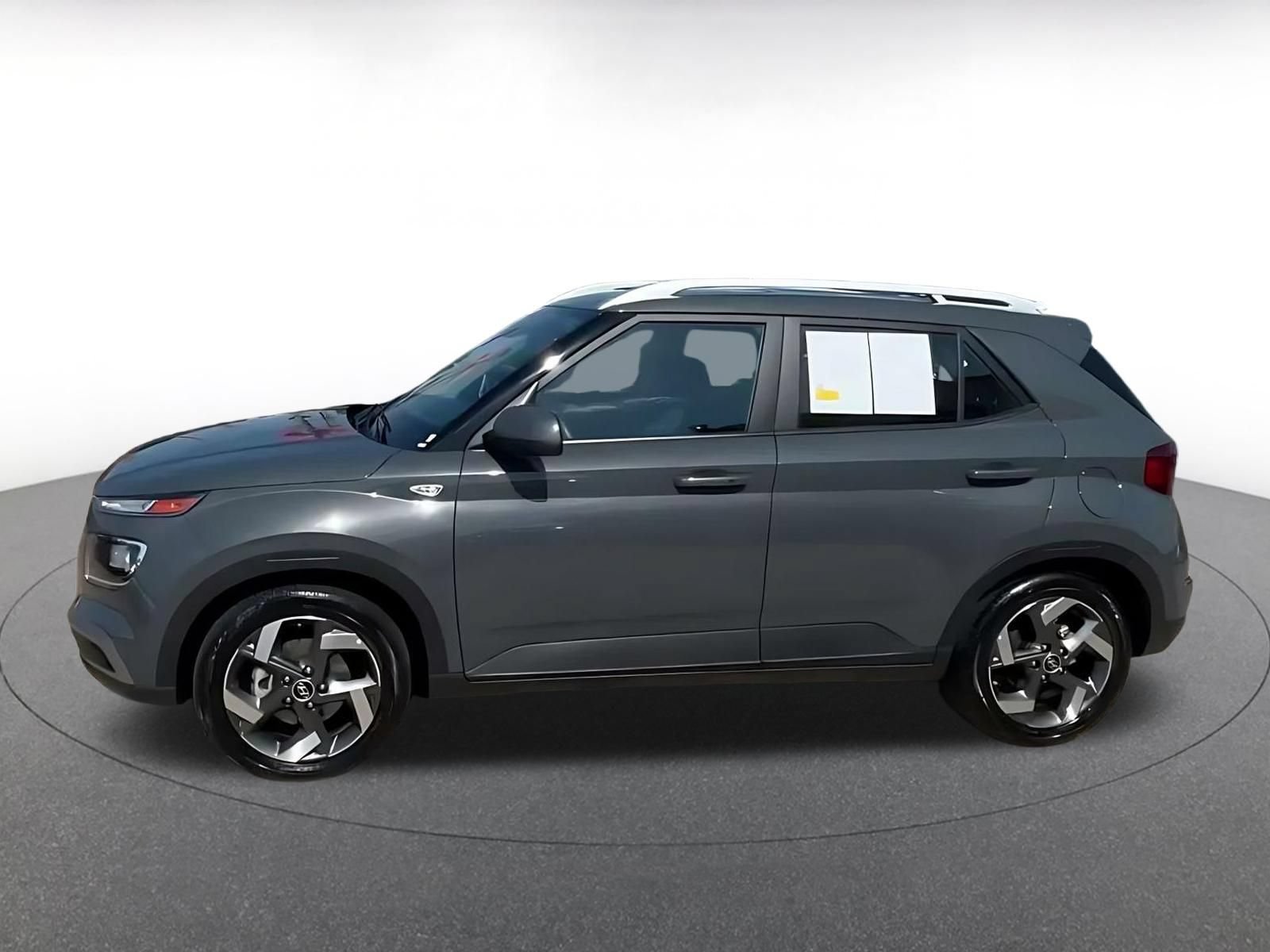 Used 2026 Hyundai Venue SEL FWD image 7
