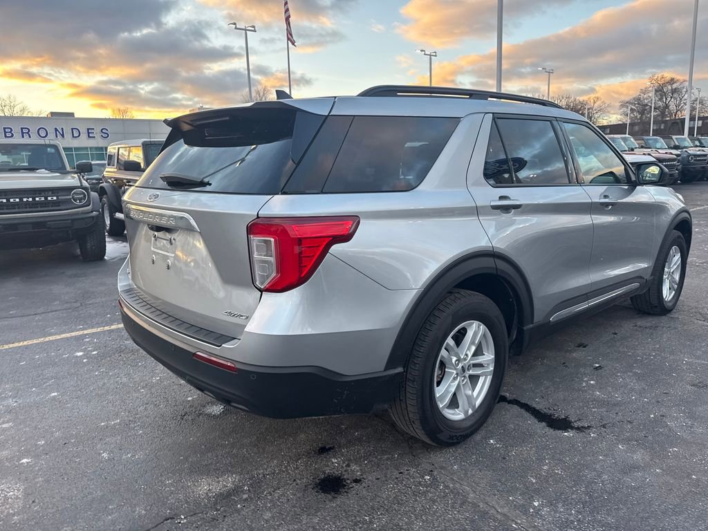 Used 2023 Ford Explorer XLT AWD/4WD image 6